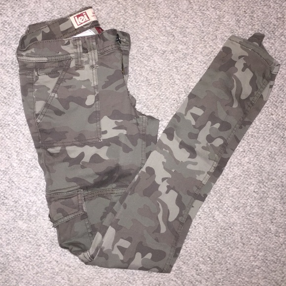 lei Pants - Camo Skinny Jeans Size 1
